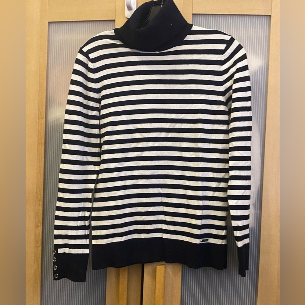 Tommy Hilfiger turtleneck striped sweater Size Medium